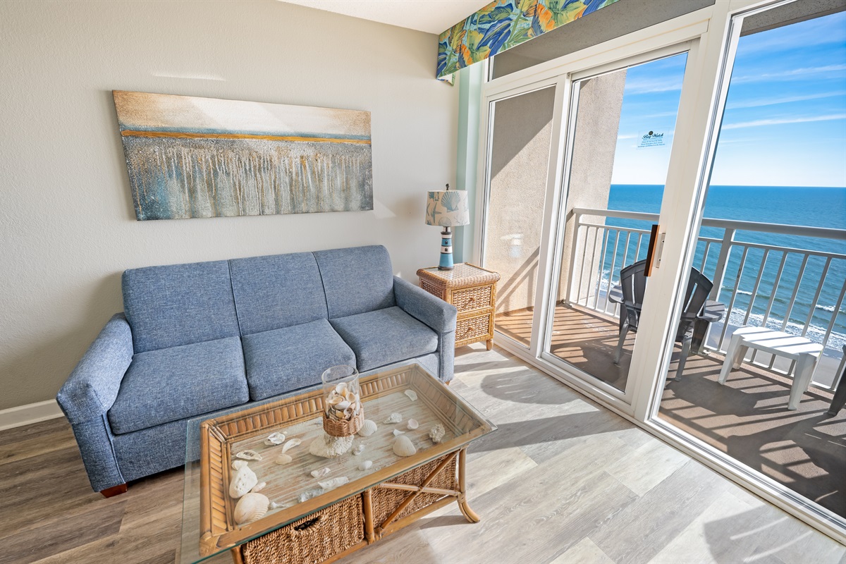 Living Room with Stunning Views🌊☀️
