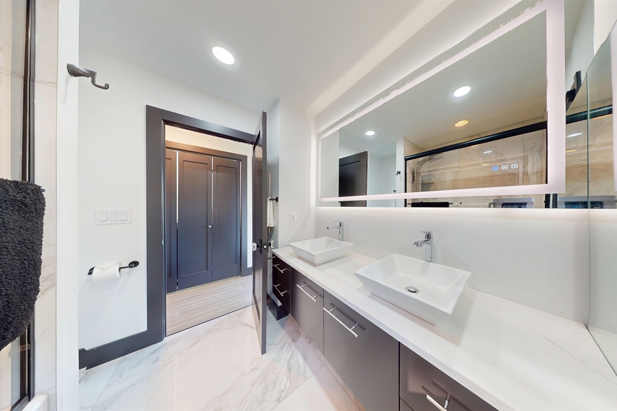 2nd Bathroom on the main level with double vanity and tub/shower