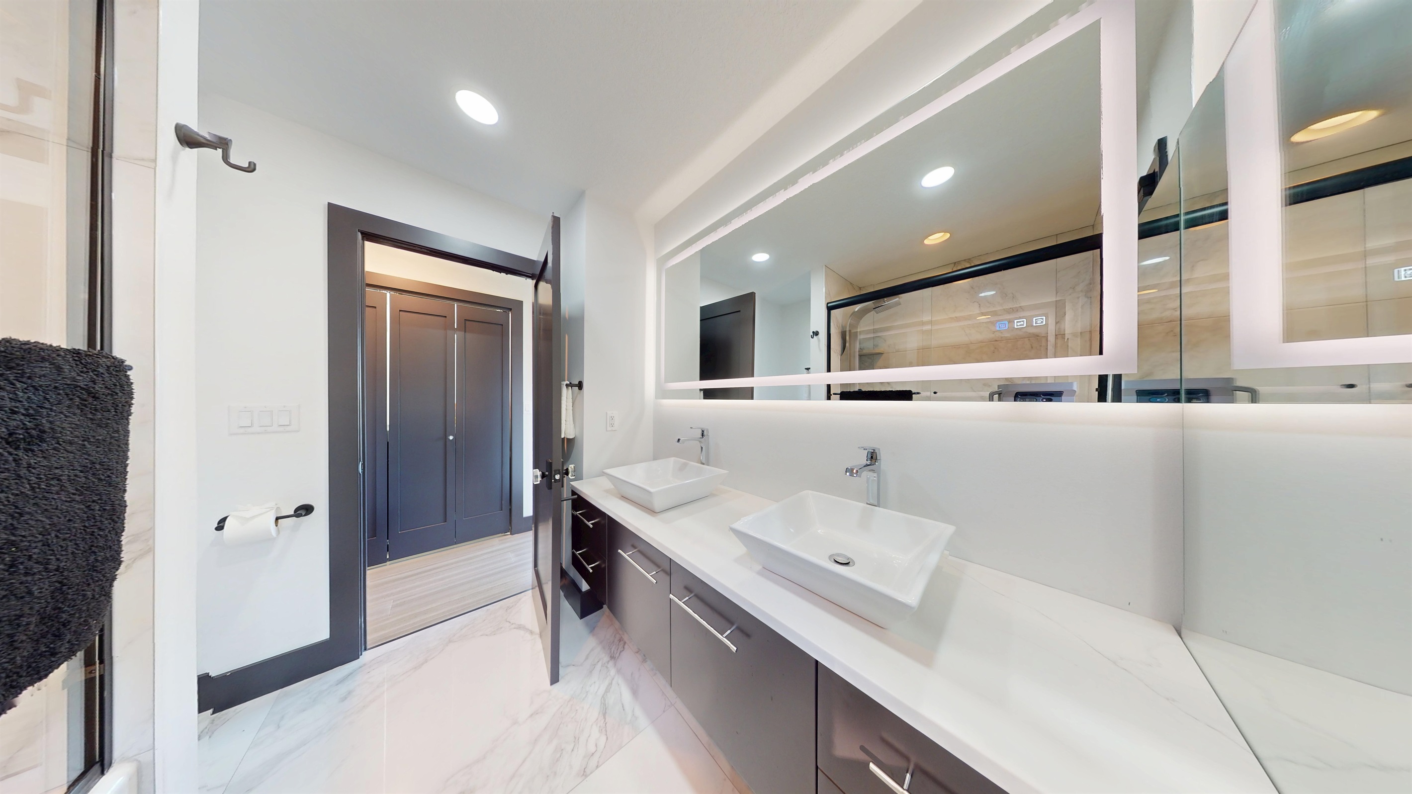 2nd Bathroom on the main level with double vanity and tub/shower