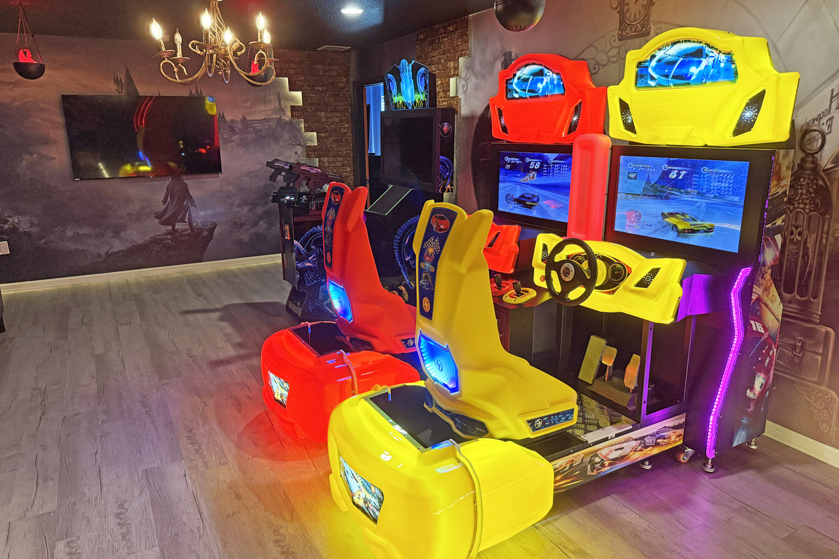 Play Outrun Race Cars (FREE To Play!)