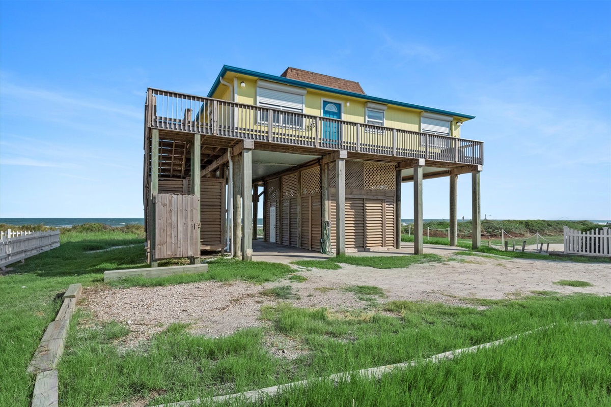 4c3119c066f04865b72afad681fafee9 Large | Beachhouse | Texas | TX | Vacation Homes | Galveston | Crystal Beach | Kokomo | Breezy Days | Beachfront Elegance | Sunrise Serenity | Southern Sands Property Management, LLC