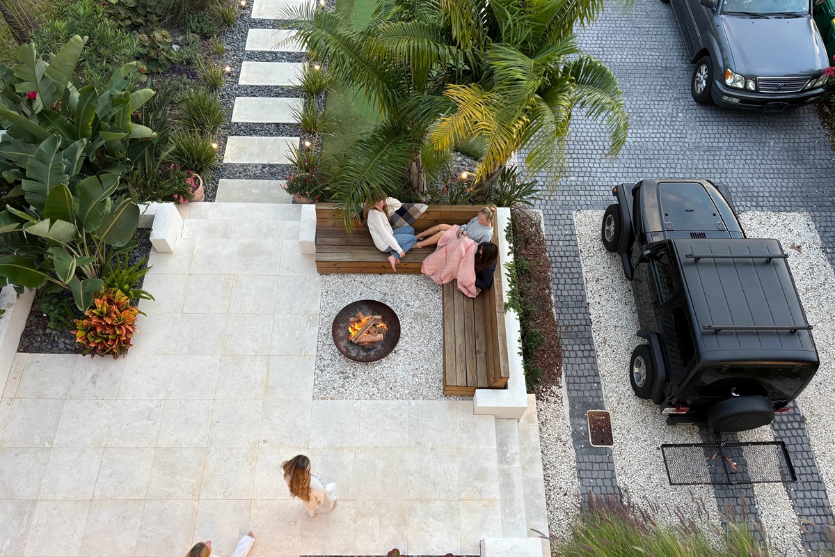 Private courtyard oasis 🔥 Lounge seating + firepit nights under the palms