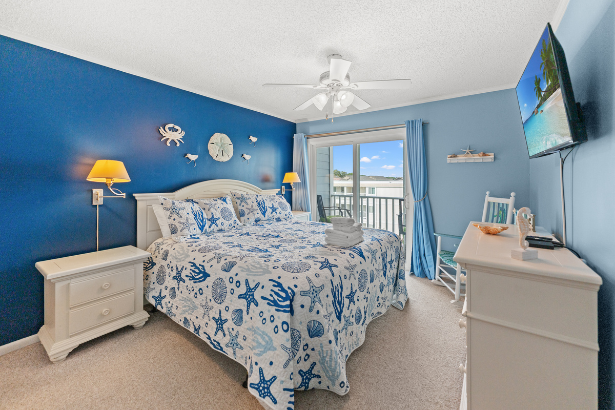 Main Bedroom - King w/ Balcony Access