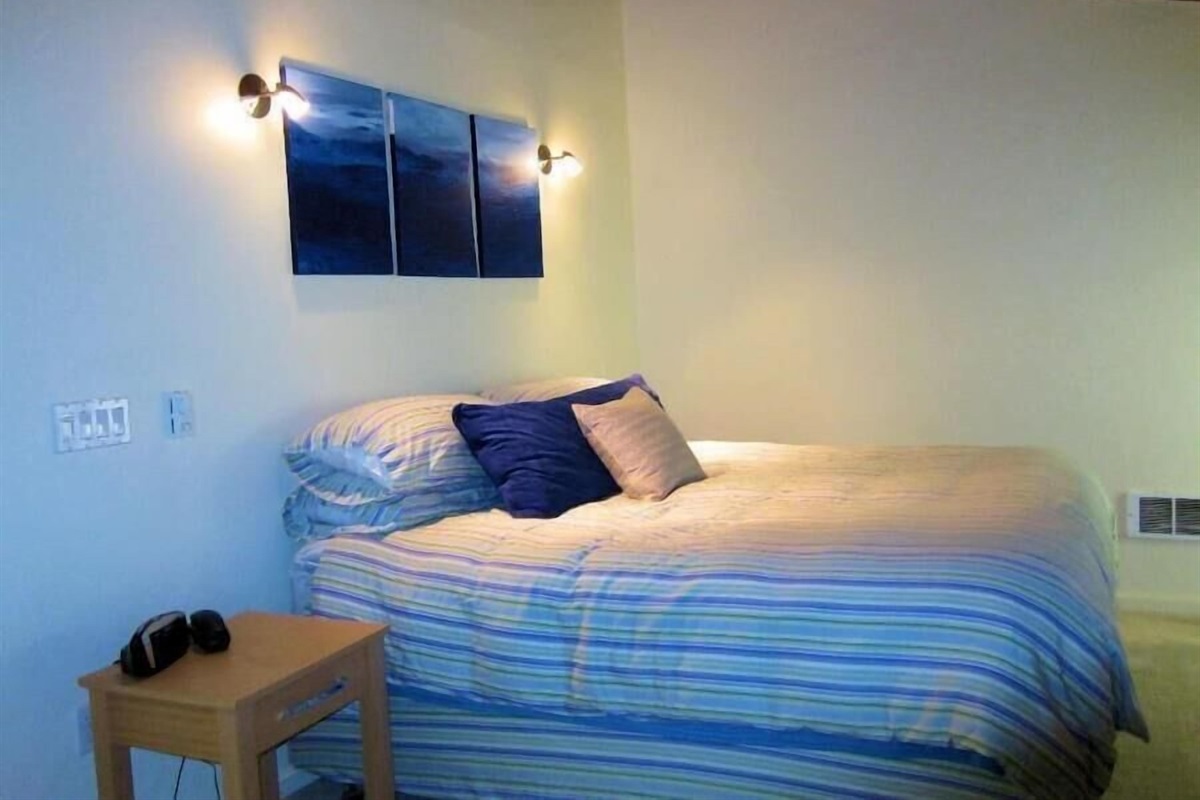 downstairs king room