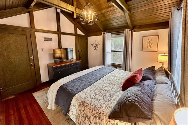 Master bedroom with king size bed and 40" tv.