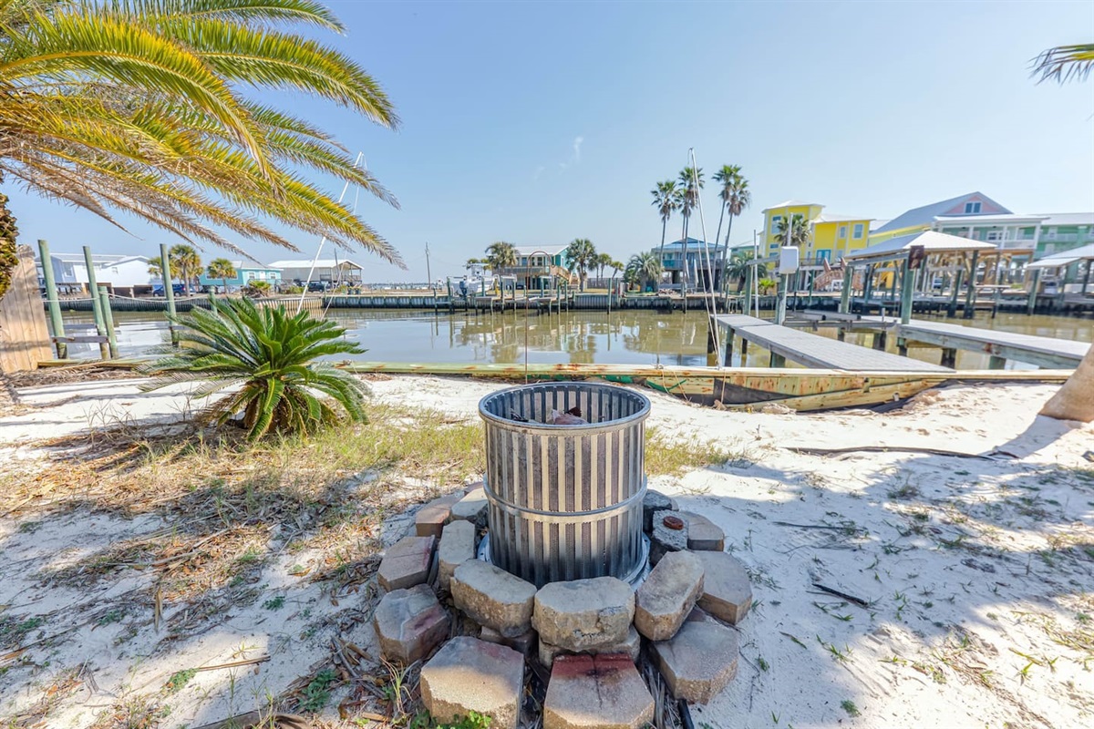 Outdoor Oasis: Gather around the fire pit, perfect for sunset chats and starlit memories!