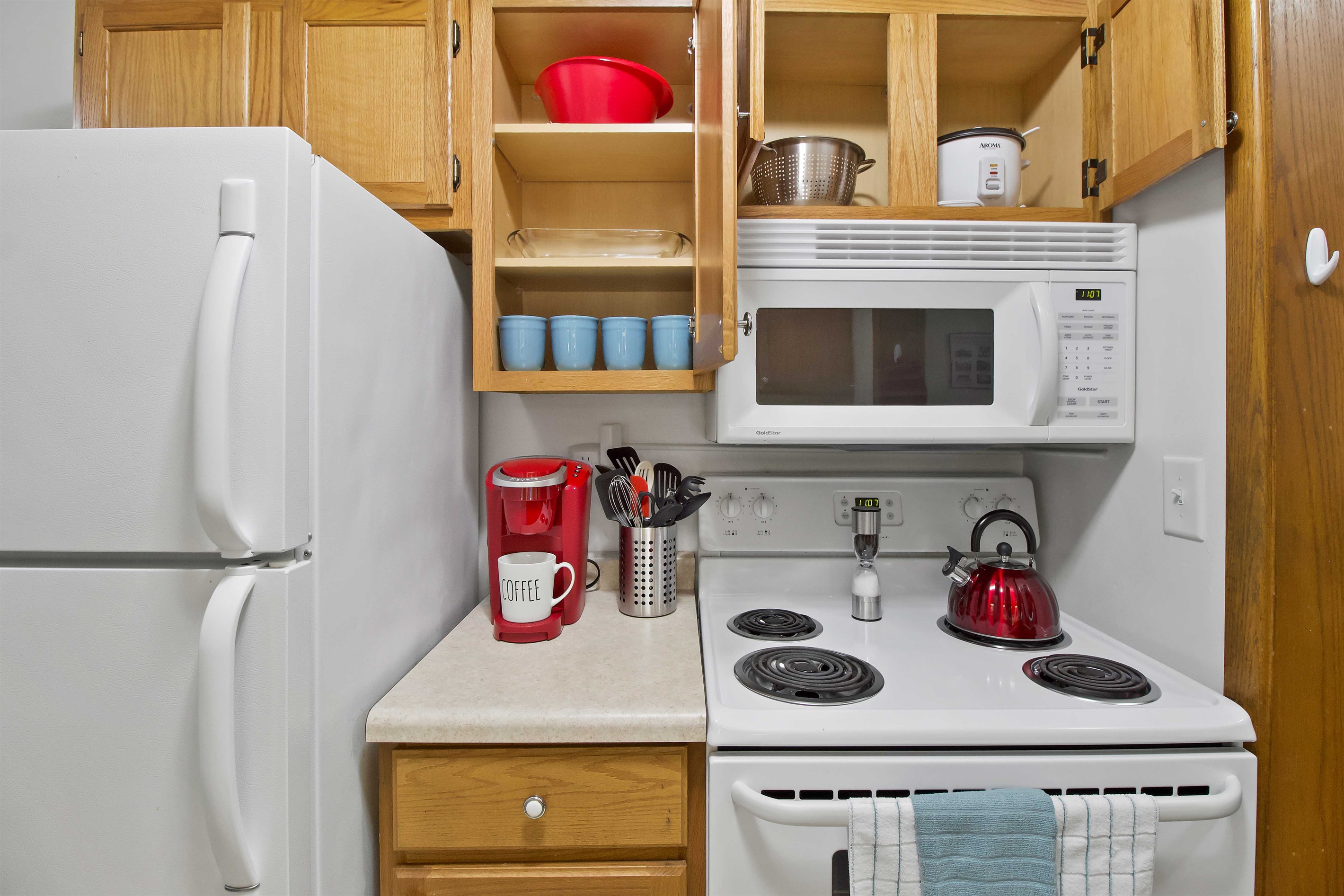 Keurig machine and coffee cups, even a tea pot!