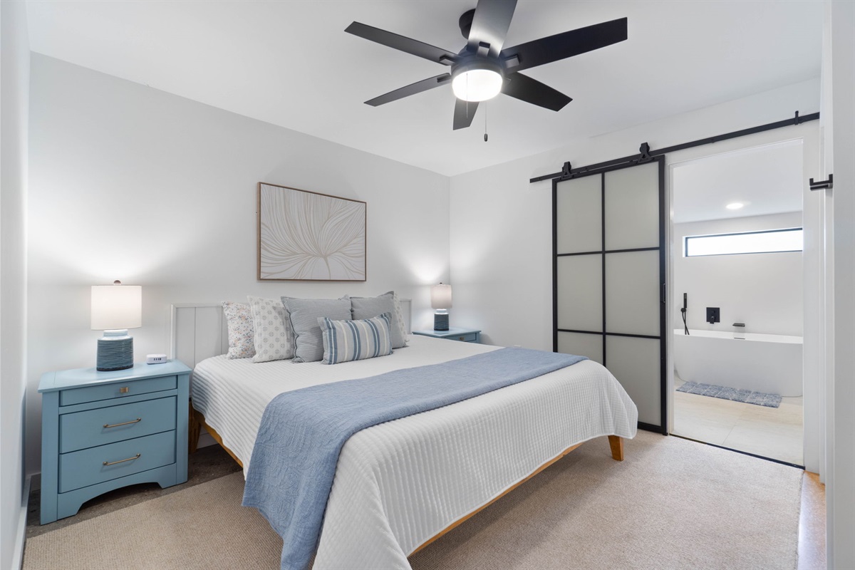 Small Serenity 4's Master Bedroom: King Bed, Private Remodeled Bathroom with walk in shower, soaker tub (sleeps 2)