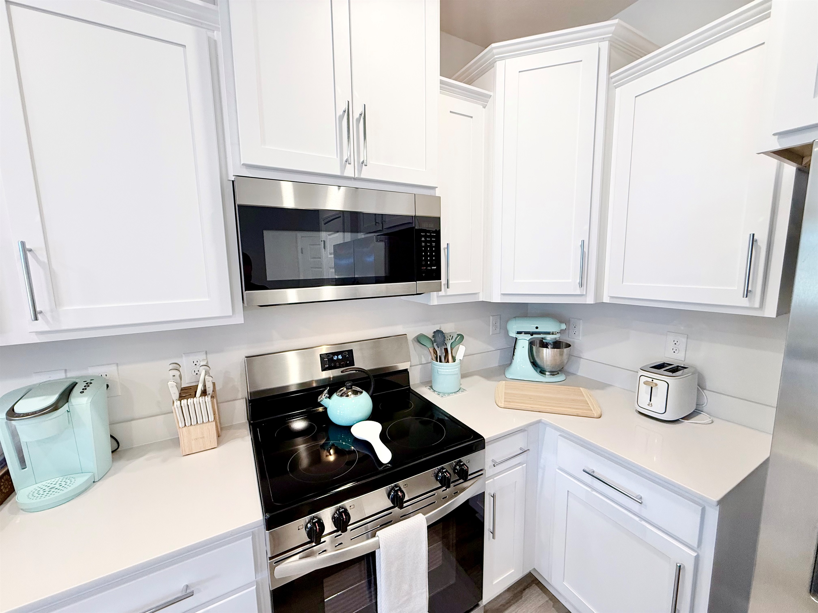 Our fully-stocked kitchen is perfect for preparing a gourmet meal for the whole family or making beach trip sandwiches!