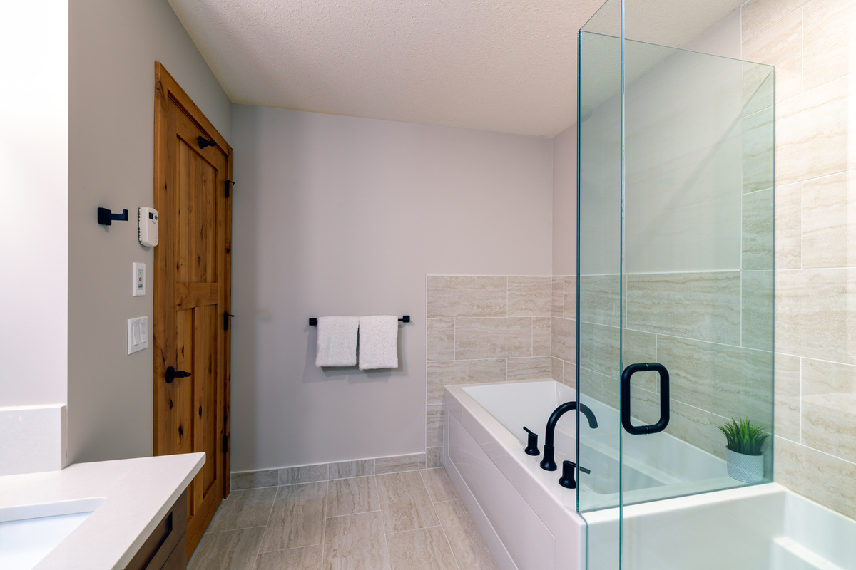Soaker tub in master ensuite