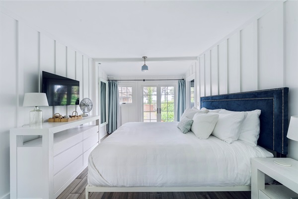 PRIMARY BEDROOM - double doors to front patio