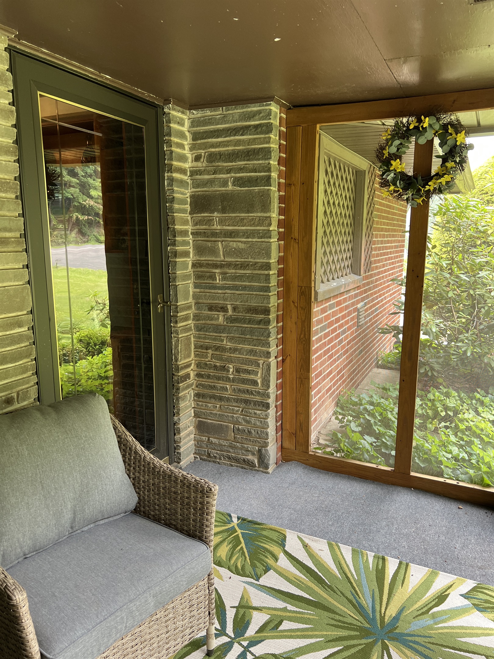 Screened front sitting porch, great for morning coffee!