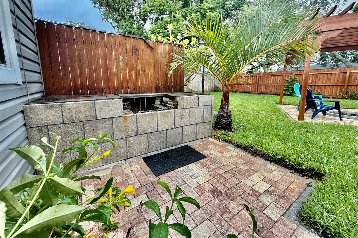 A perfect spot to prep meals while still being part of the outdoor fun—this BBQ nook is ideal for entertaining and sizzling up a feas