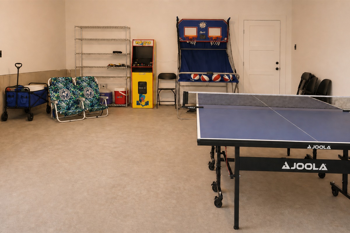 Game-filled garage with ping pong, Pac-Man, and beach gear to make your stay easy and memorable. Play, compete, and relax.