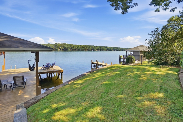 Plenty of room for a little friendly competition—set up the cornhole boards, play a few rounds and enjoy the lake views while you’re at it.