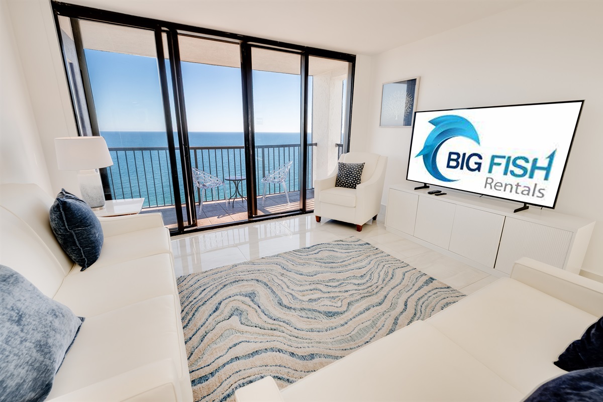 Living Room with Stunning Views🌊☀️