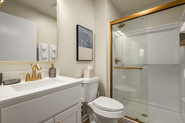 Luxury 2BR/2BA Condo | Walk to Notre Dame, photo 19