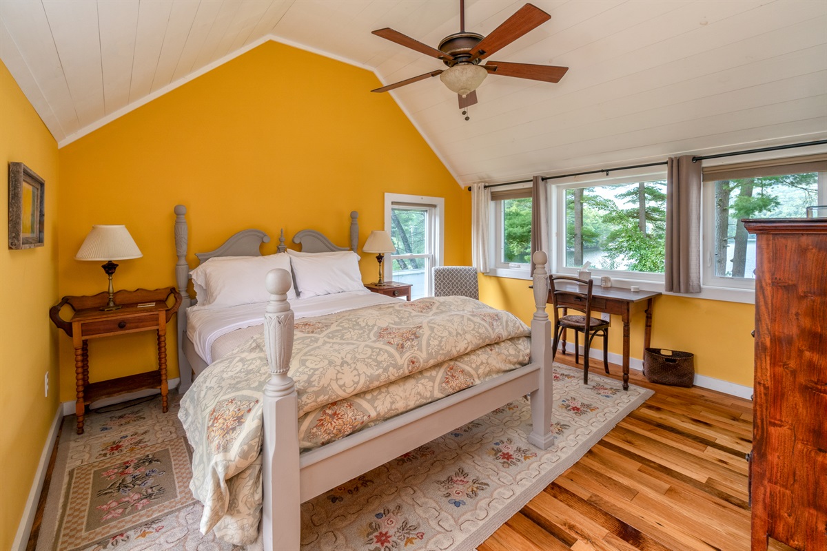 Master Bedroom with Queen Bed, Private Bath, Gorgeous View!