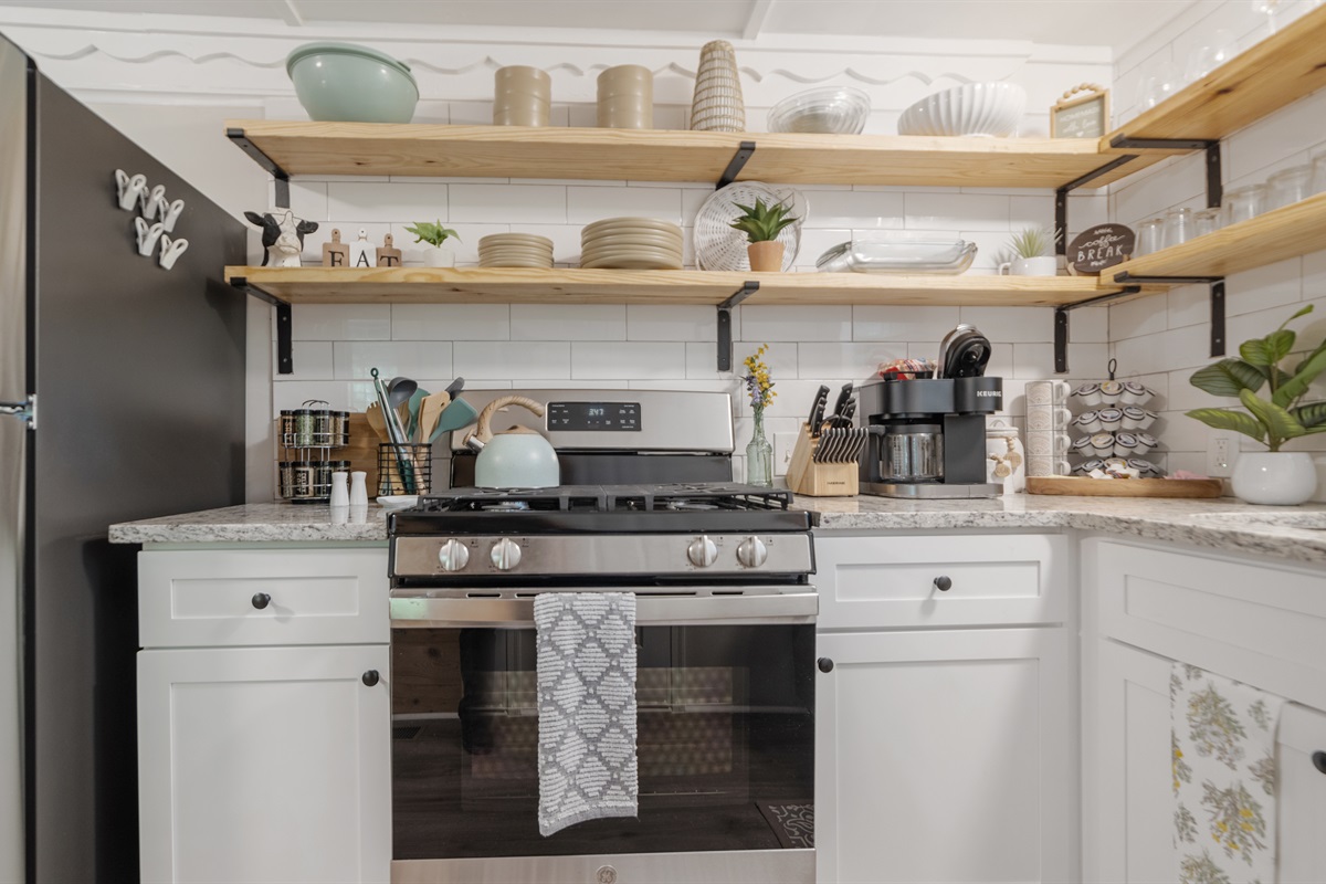 Kitchen w/ SS appliances - Creekside Chalet 