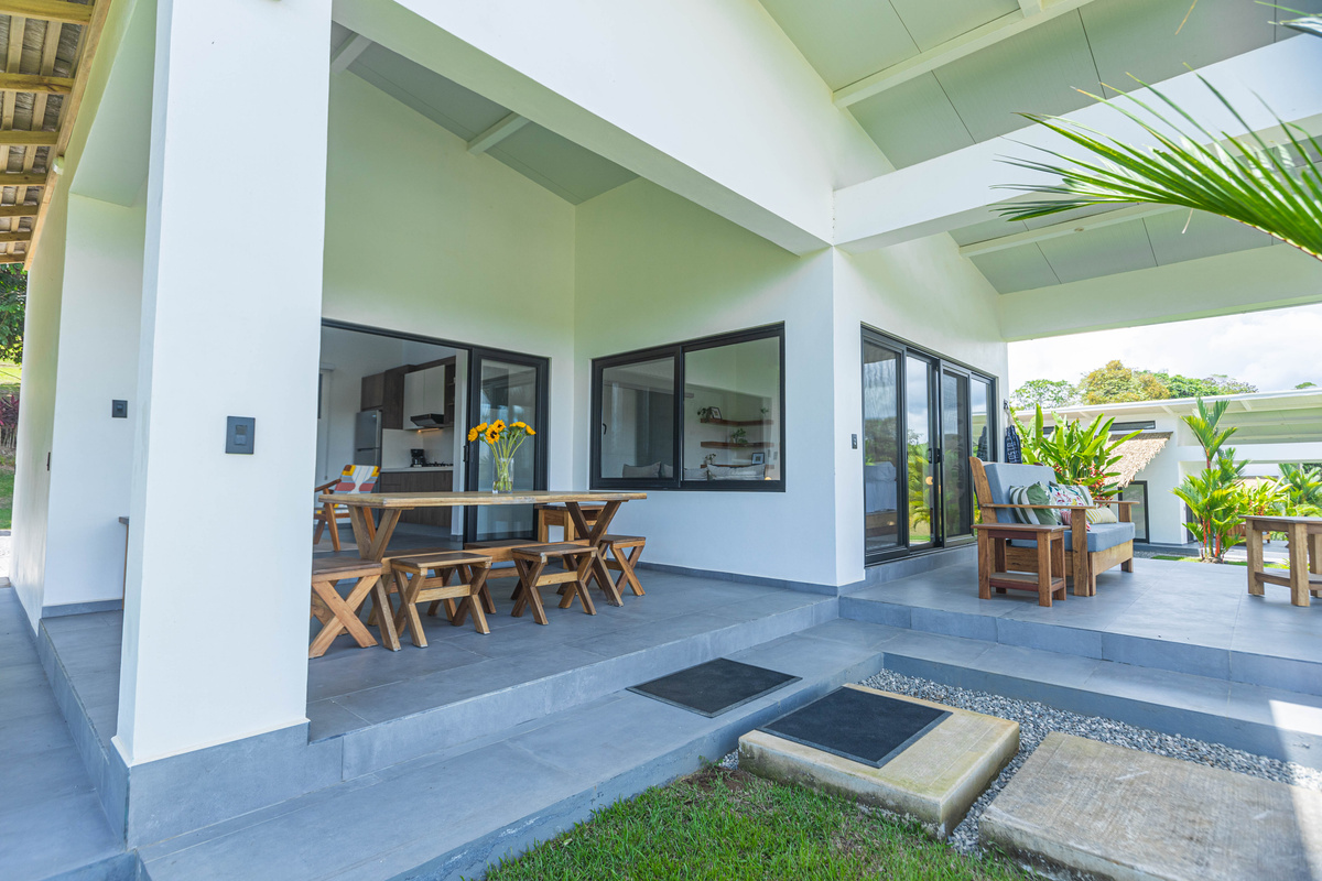 Outdoor seating/dining