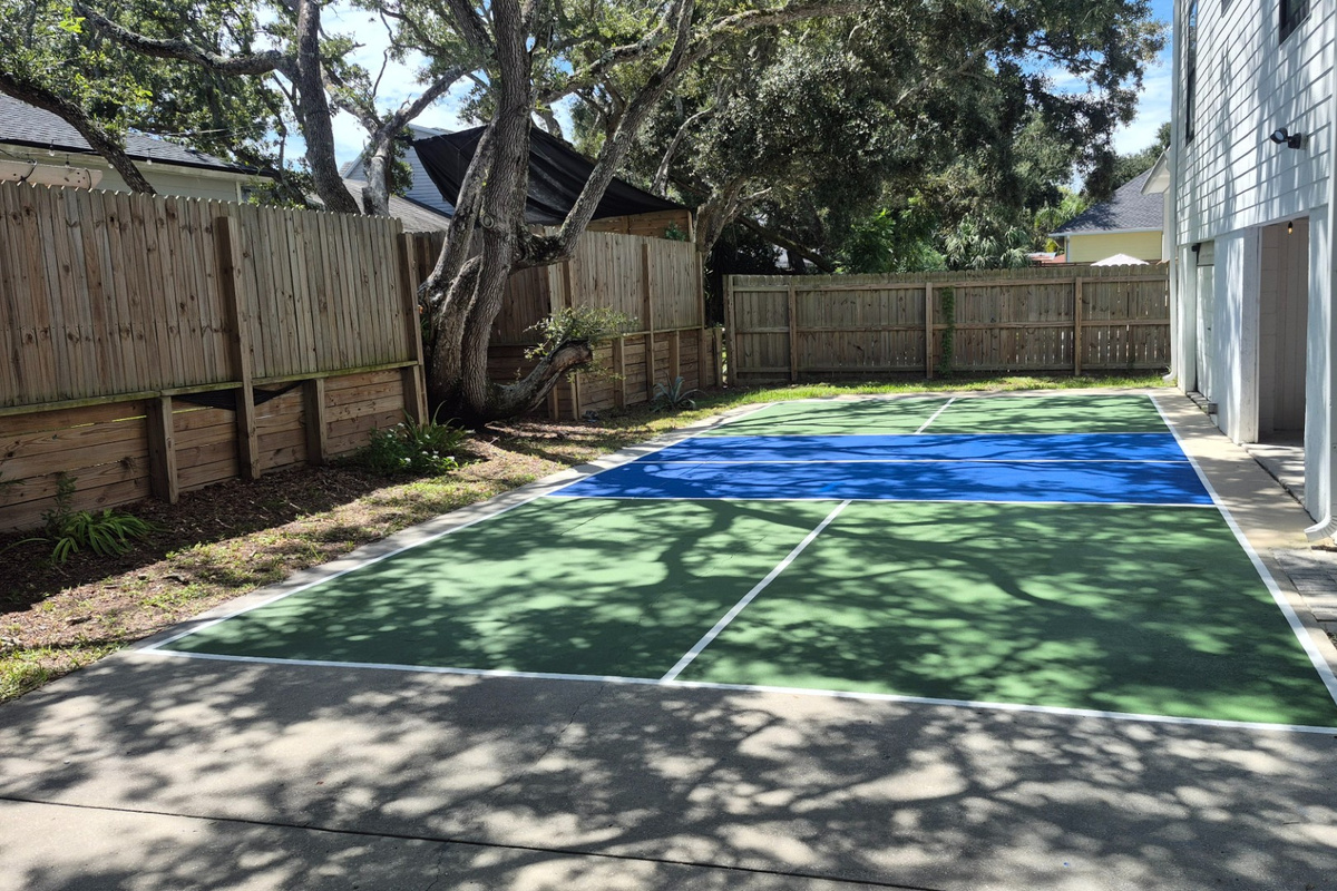 Start a family pickleball tournament beneath the shade of the oaks, where friendly rivalries, big laughs, and “remember when” moments become some of the best memories of your beach getaway.