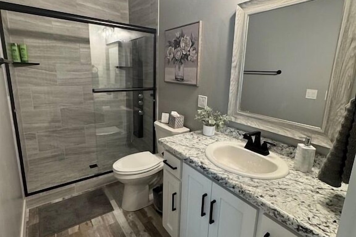 House 3 - bedroom 2 en-suite bathroom