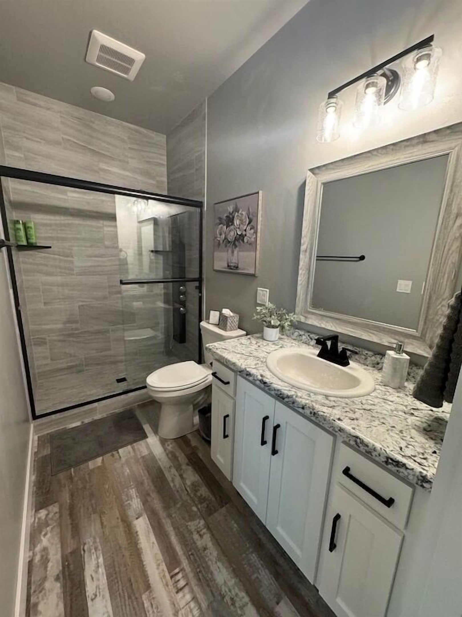 House 3 - bedroom 2 en-suite bathroom