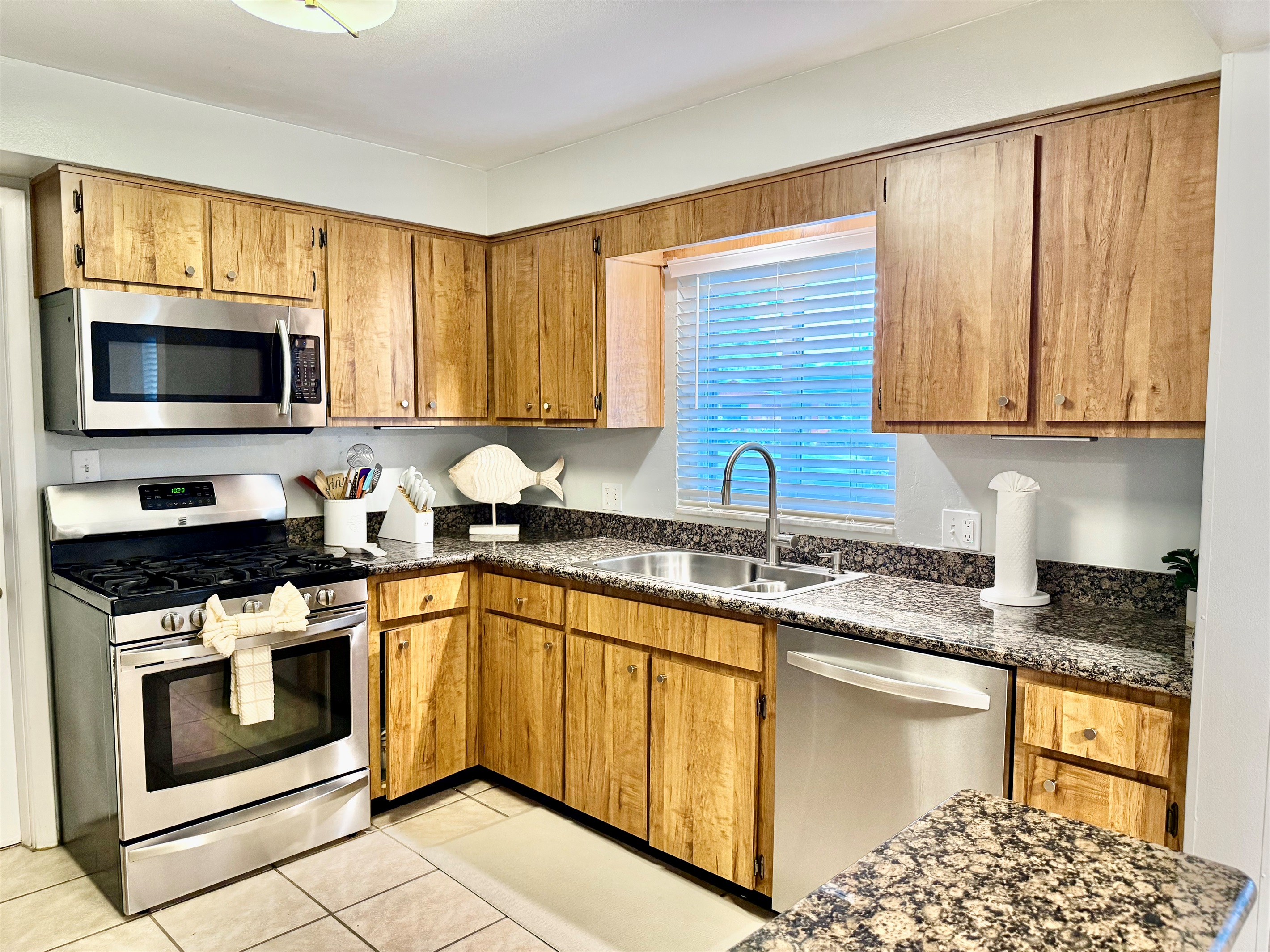 Cook like a local in this fully equipped kitchen with stainless steel appliances and plenty of prep space.