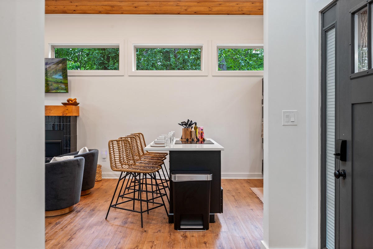 This kitchen is equipped for you to cook those meals, but only if you want to! Or, head out to pick something up. Plenty of plates, cups, and utensils, and appliances needed to feed the family before or after the day's exploration begins. 