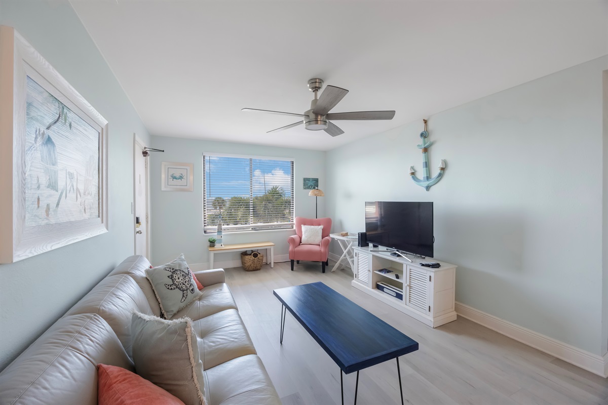 Living Room, Smart TV