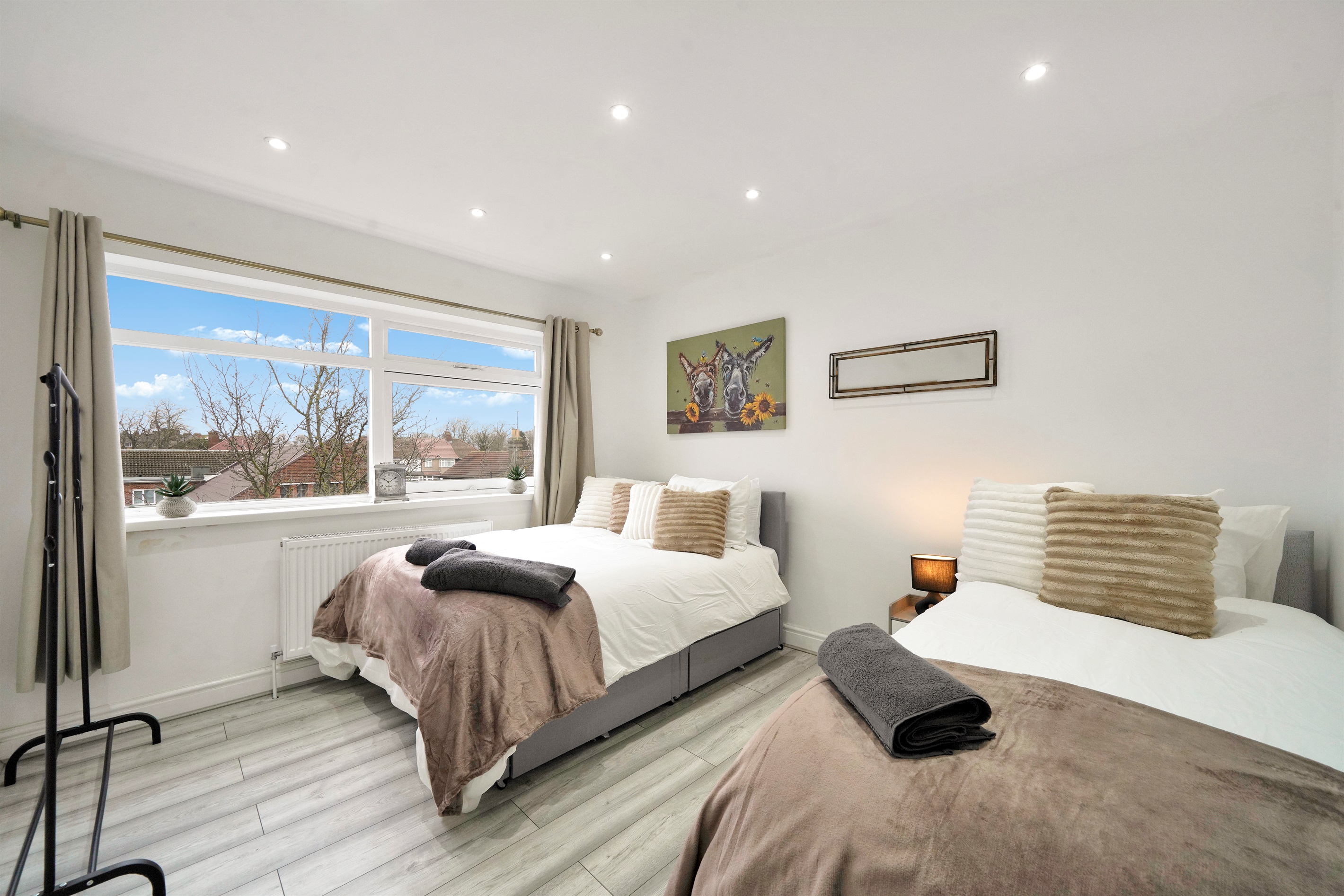 [ideal for colleagues or families, flexible sleeping, plenty of space, double bed, single bed]