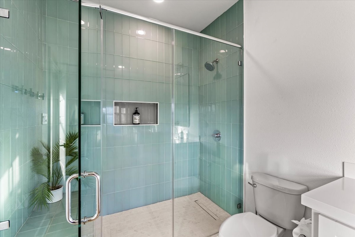 4cea03f9e5214b8484668a3d4a83162a Large | Beachhouse | Texas | TX | Vacation Homes | Galveston | Crystal Beach | Kokomo | Breezy Days | Beachfront Elegance | Sunrise Serenity | Southern Sands Property Management, LLC
