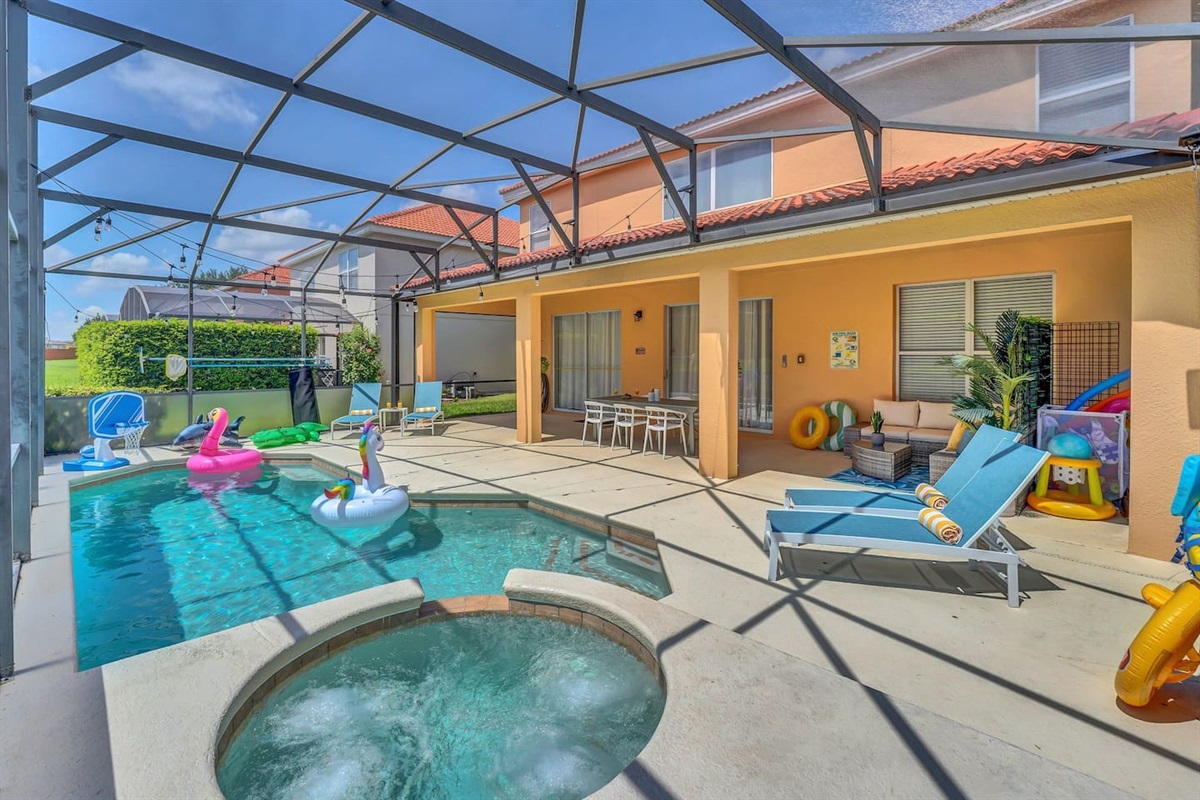 Private pool, spa and patio! Lots of floaties to keep the kids entertained! Lots of seating for the adults to sit back and soak up some sun! 