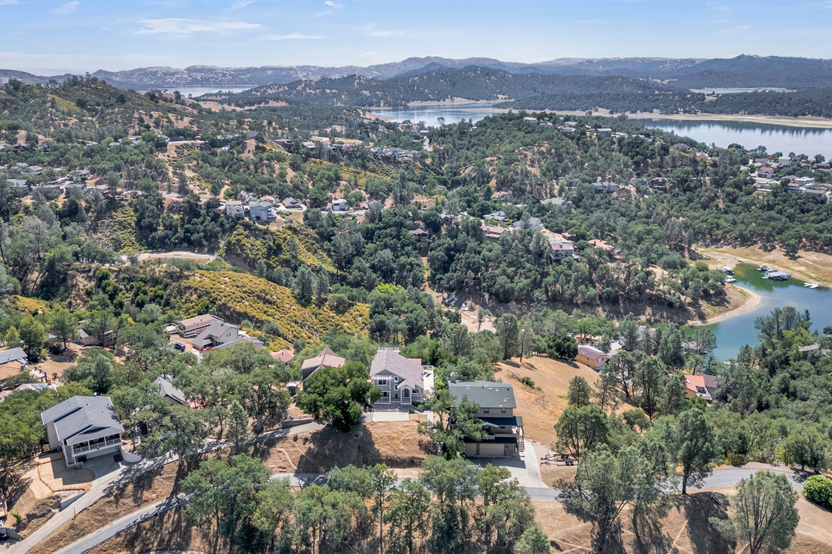 Our stunning Oak Shores Community surrounded by mountains with Oaks and Pines.