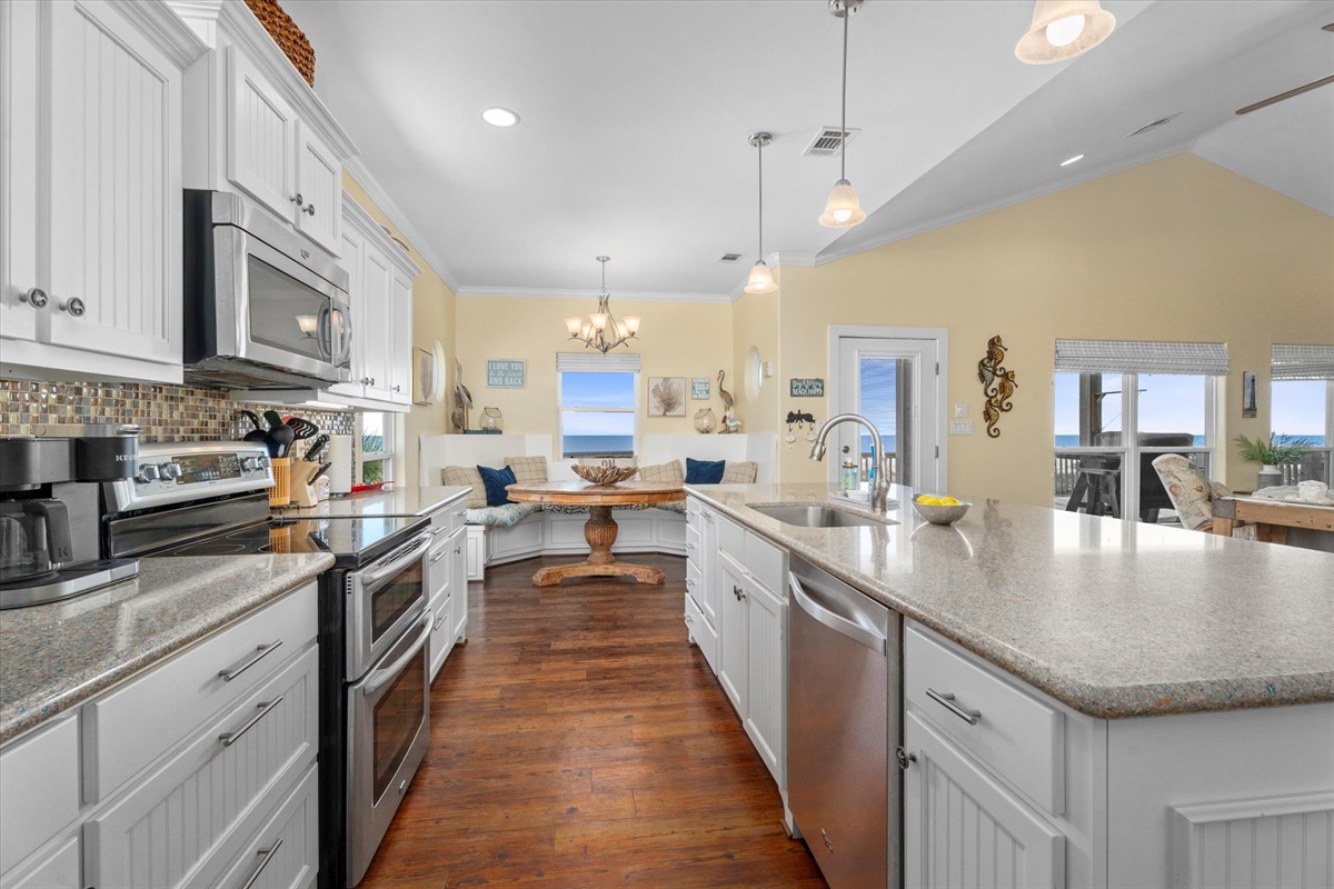 4d0bf928819f40f0bb58cbde90f7cb71 Large | Beachhouse | Texas | TX | Vacation Homes | Galveston | Crystal Beach | Kokomo | Breezy Days | Beachfront Elegance | Sunrise Serenity | Southern Sands Property Management, LLC