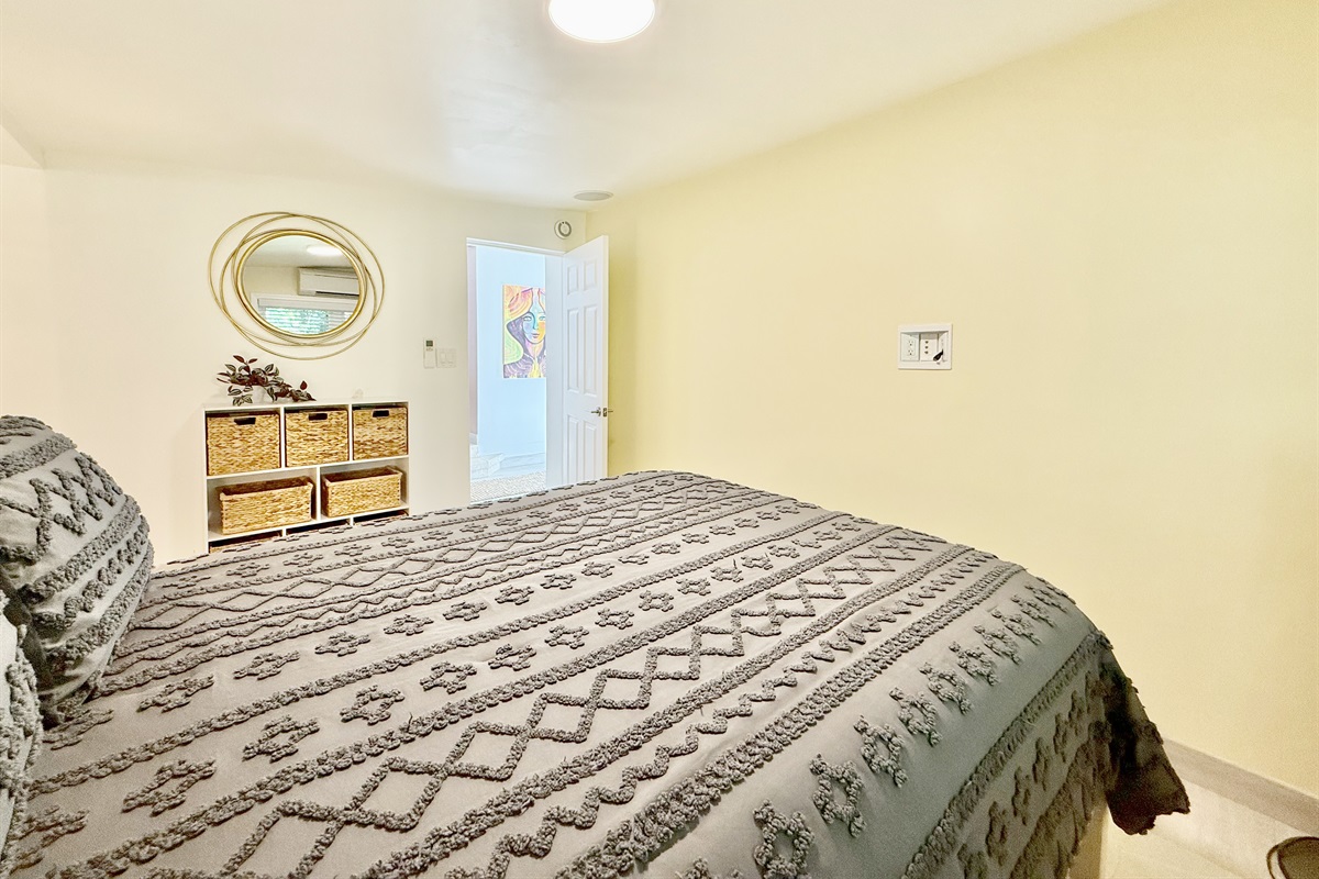 This is a queen bedroom.