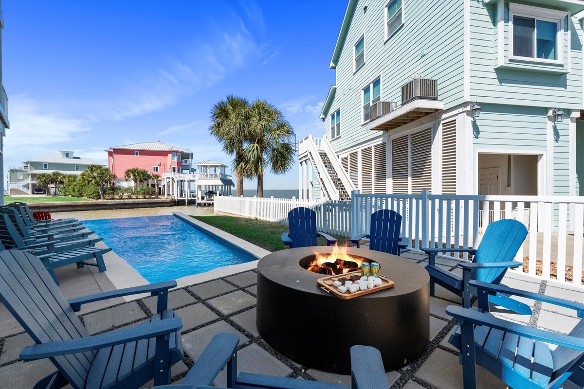 4d115c200fc143e09178429c5682cf4c Large | Beachhouse | Texas | TX | Vacation Homes | Galveston | Crystal Beach | Kokomo | Breezy Days | Beachfront Elegance | Sunrise Serenity | Southern Sands Property Management, LLC