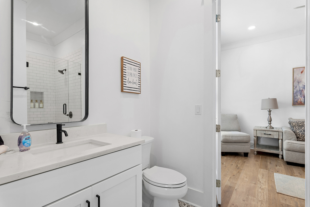 Bright Bathroom with Modern Finishes