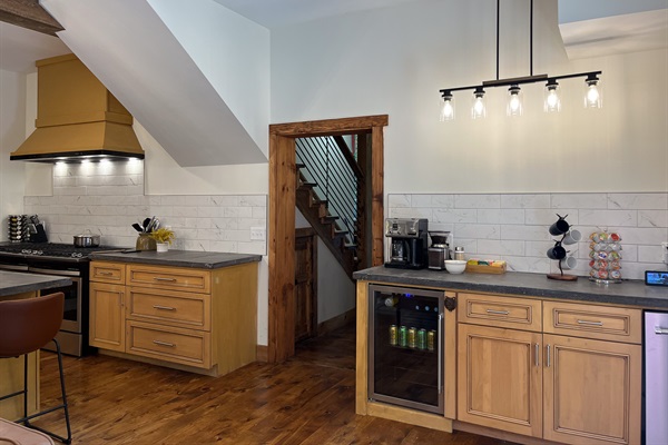 Coffee bar with drip and Keurig, as well as tea