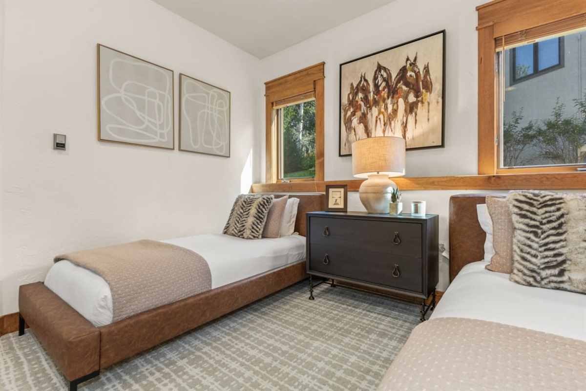 Bedroom #3 | Twin Beds 