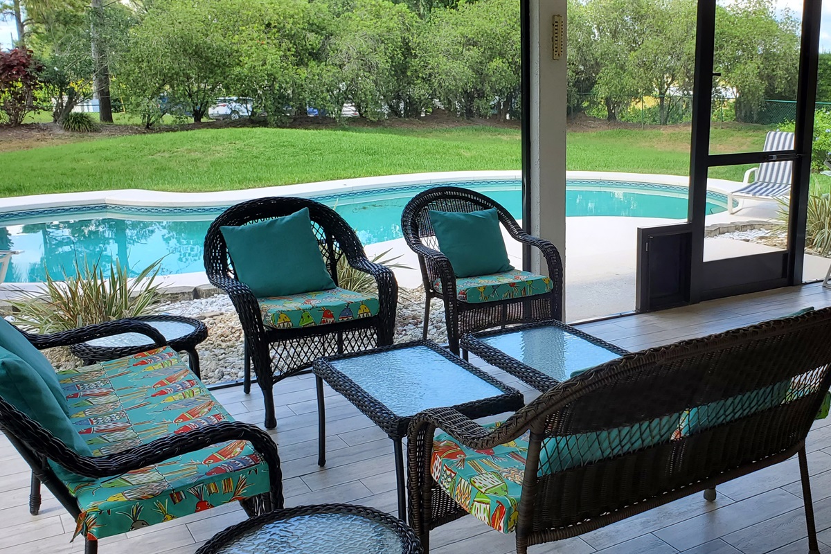 Lanai seating and pool