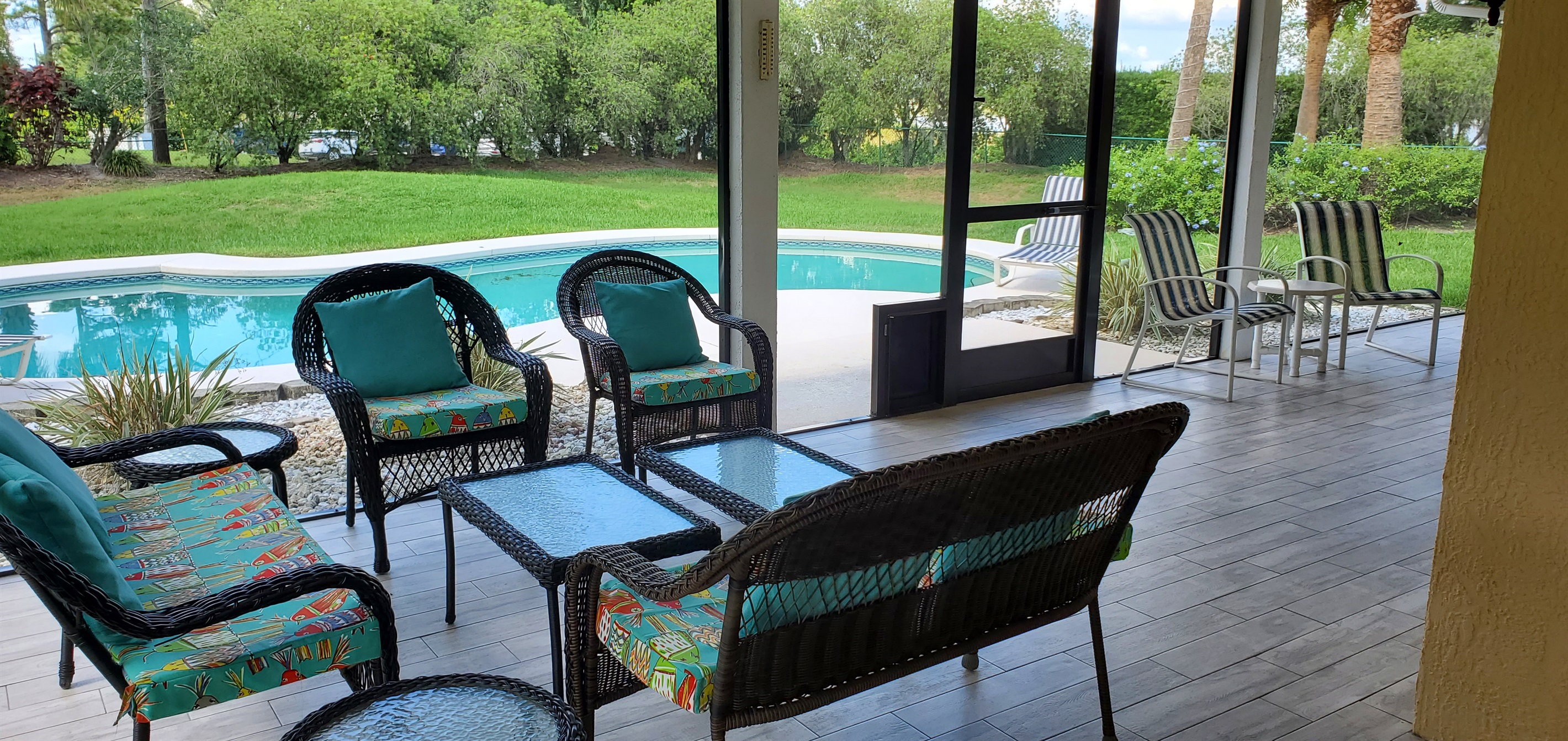 Lanai seating and pool