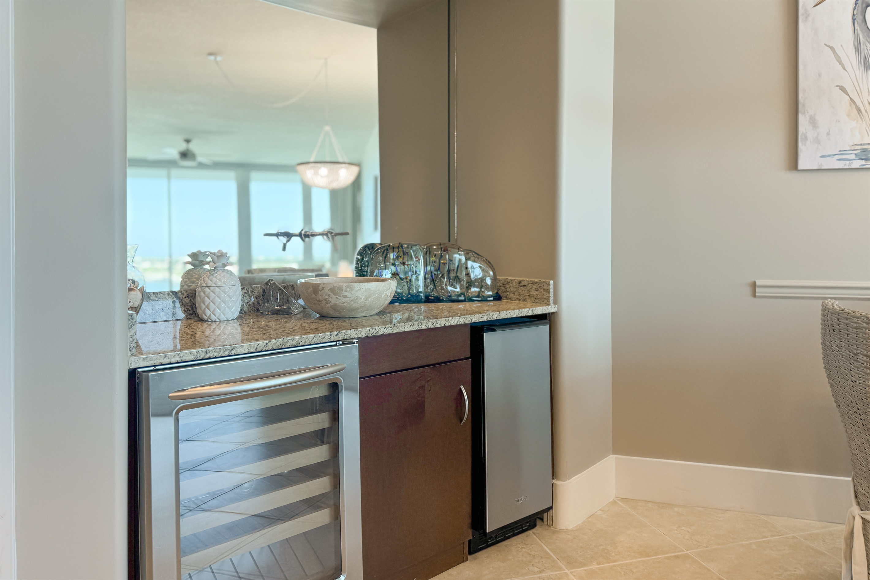 Seamlessly integrated dining and wet bar area, ideal for hosting guests. The open layout and modern amenities create a welcoming and functional space for dining and socializing.