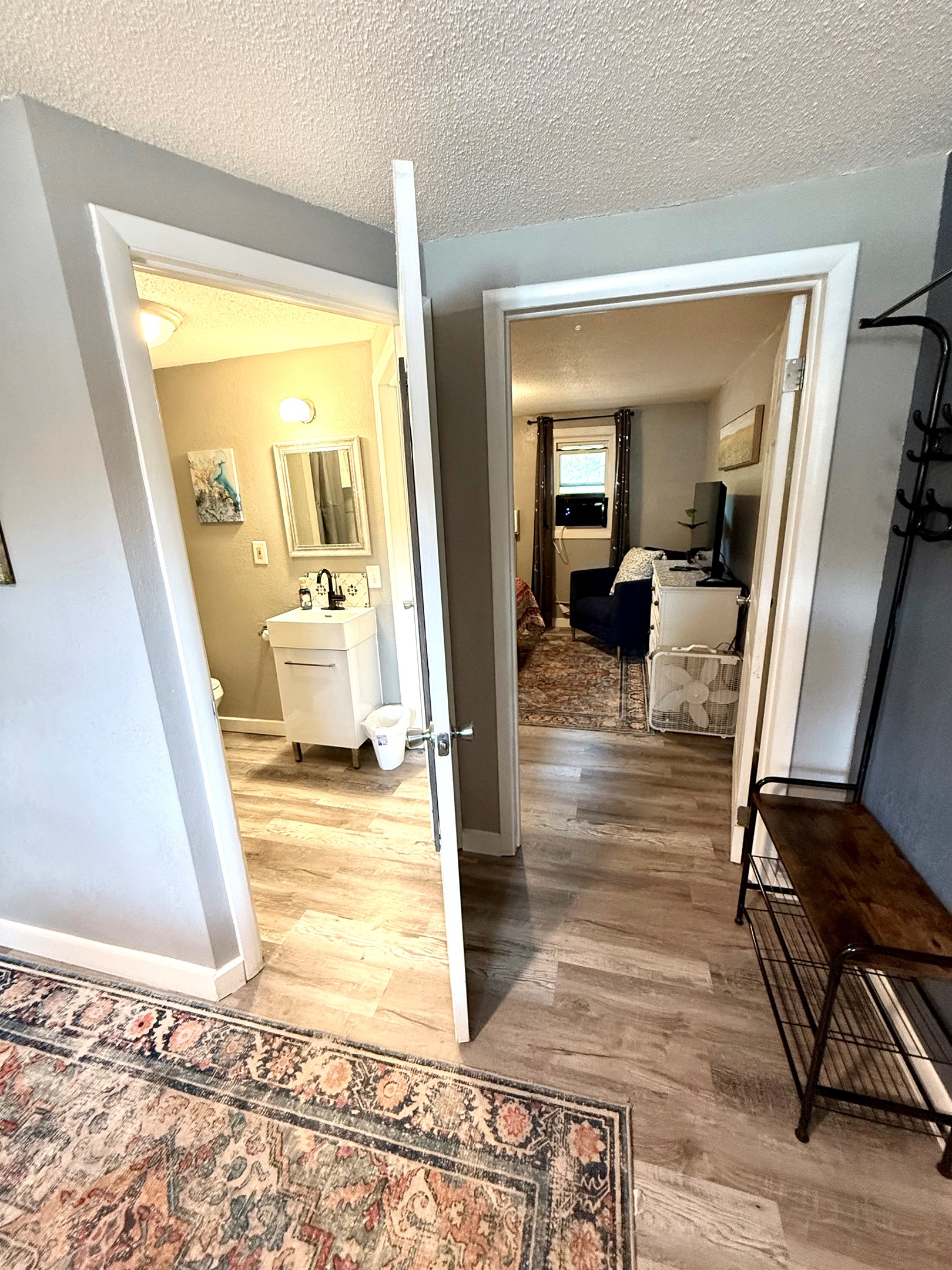 Door to each room through bathroom.