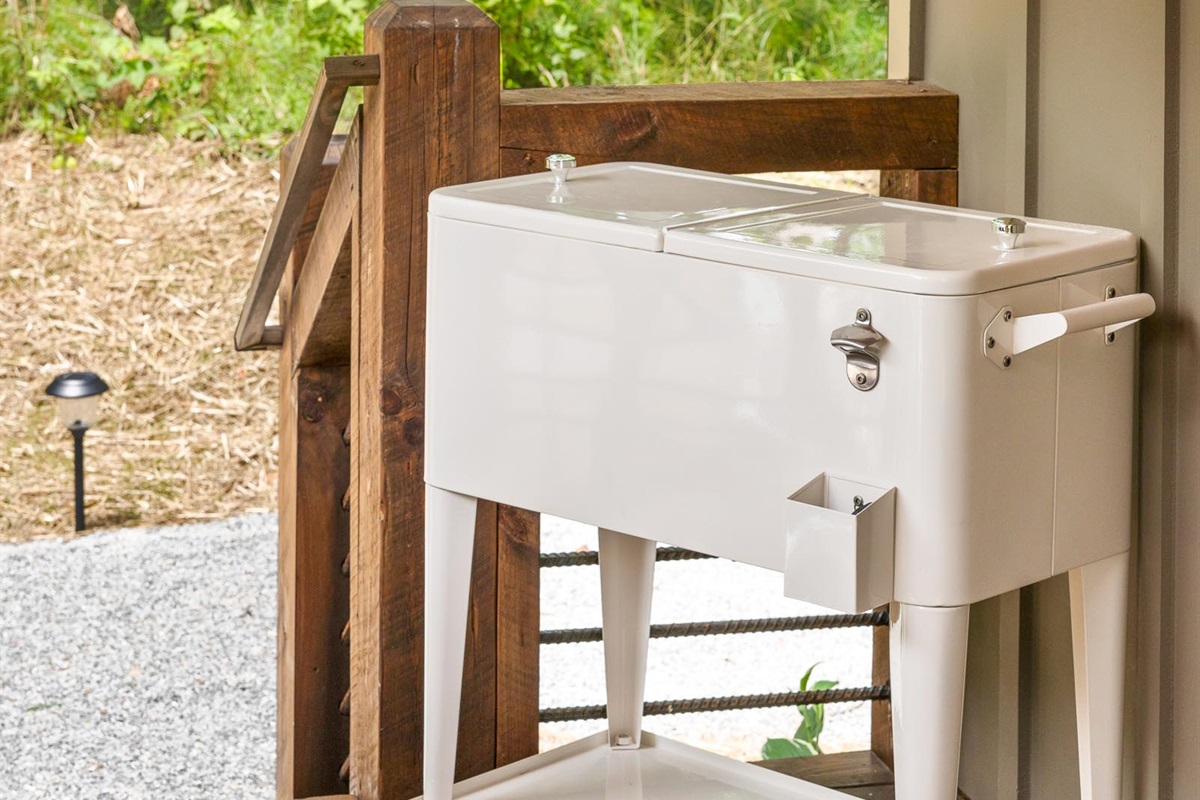 Keep the drinks cold and the moments flowing, outdoor living, perfected.
