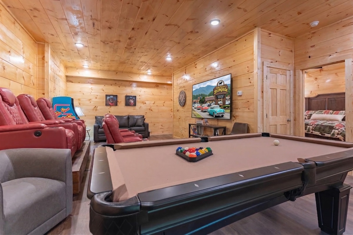 Wooded Cabin Setting at Whispering Woods &ndash; Pigeon Forge, Tennessee