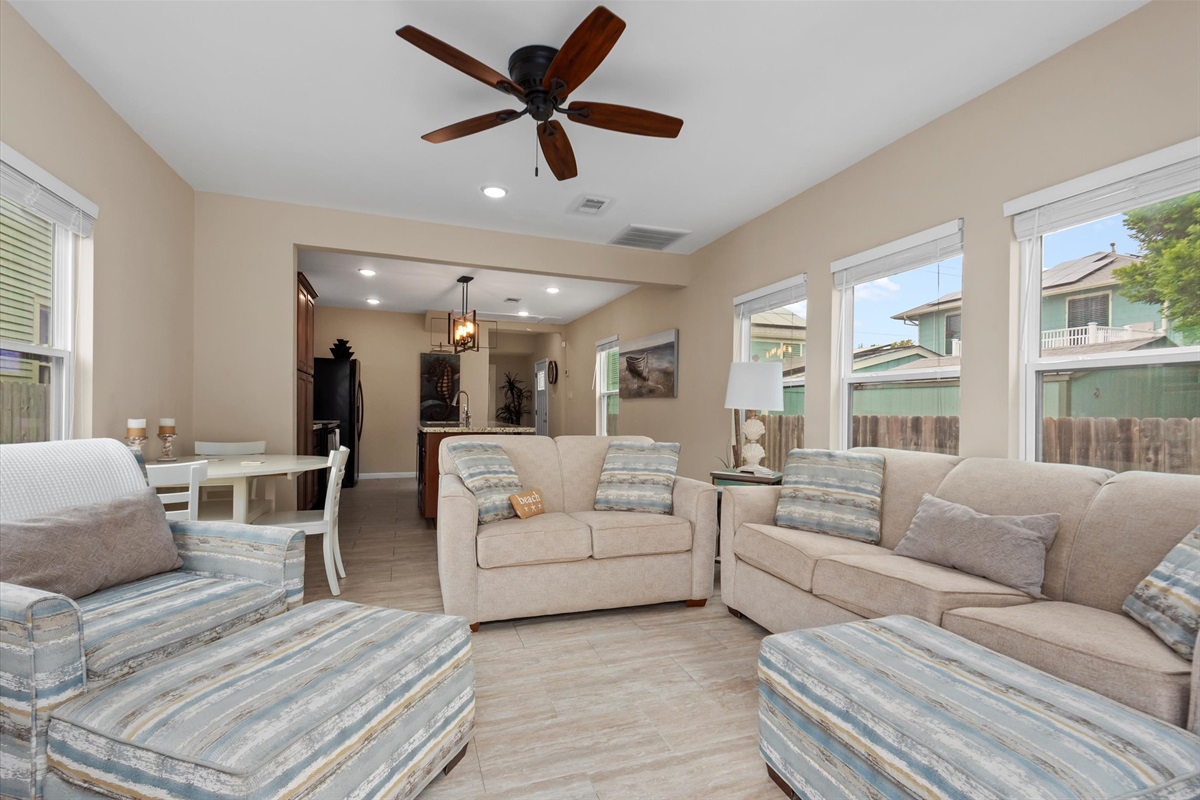 4d49998751e14f66b3f0dec25b8a2171 Large | Beachhouse | Texas | TX | Vacation Homes | Galveston | Crystal Beach | Kokomo | Breezy Days | Beachfront Elegance | Sunrise Serenity | Southern Sands Property Management, LLC