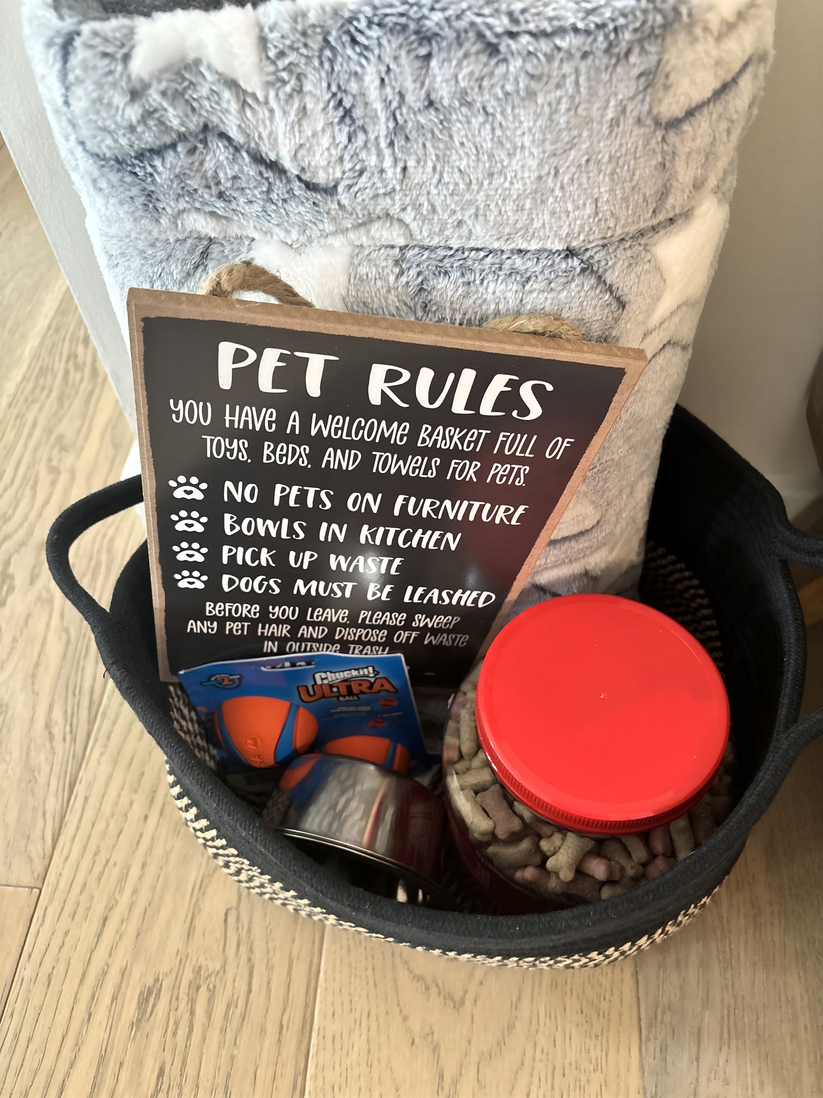 {Pets} Pet rules + Essentials