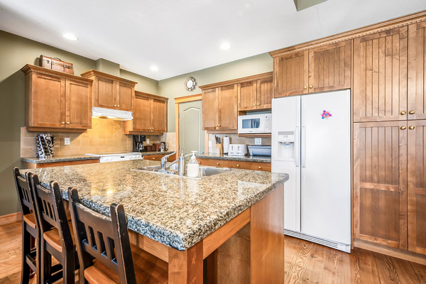 FULLY STOCKED GOURMET KITCHEN 