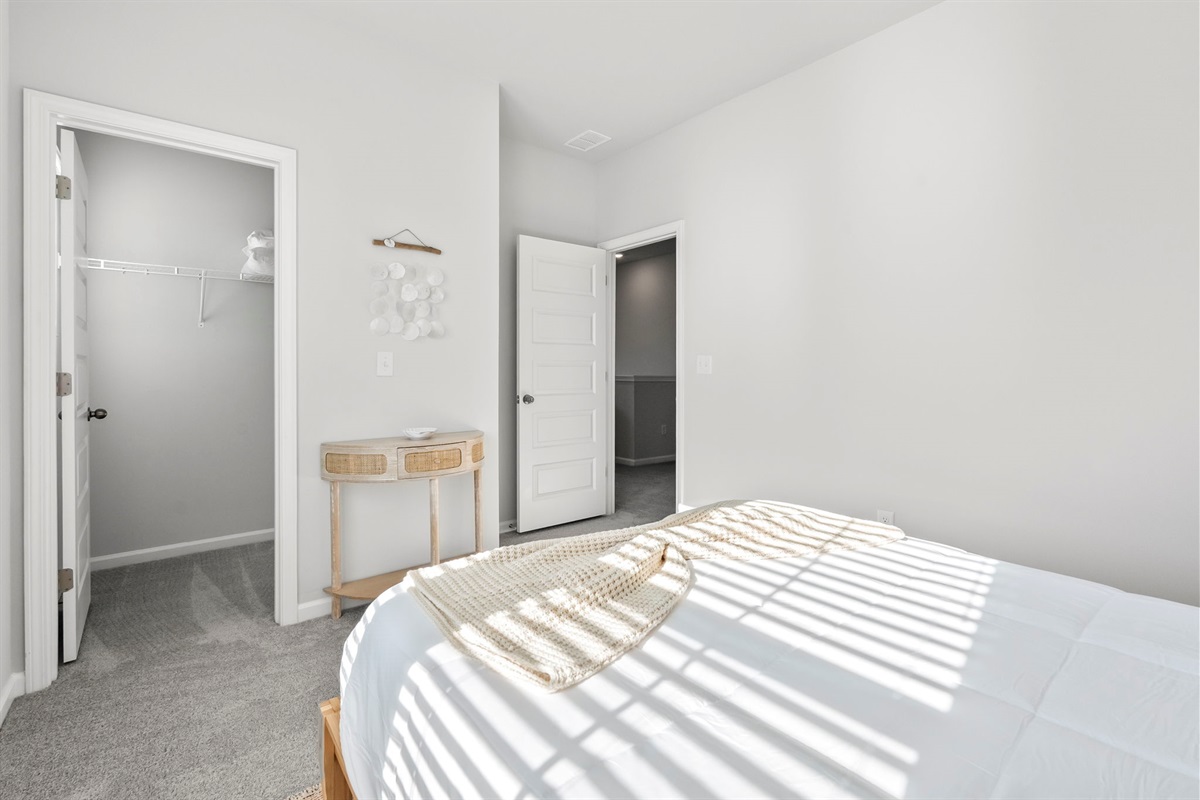 Second bedroom with Queen Bed